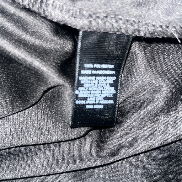 3/$15. EXPRESS Romper XS - Picture 6 of 6